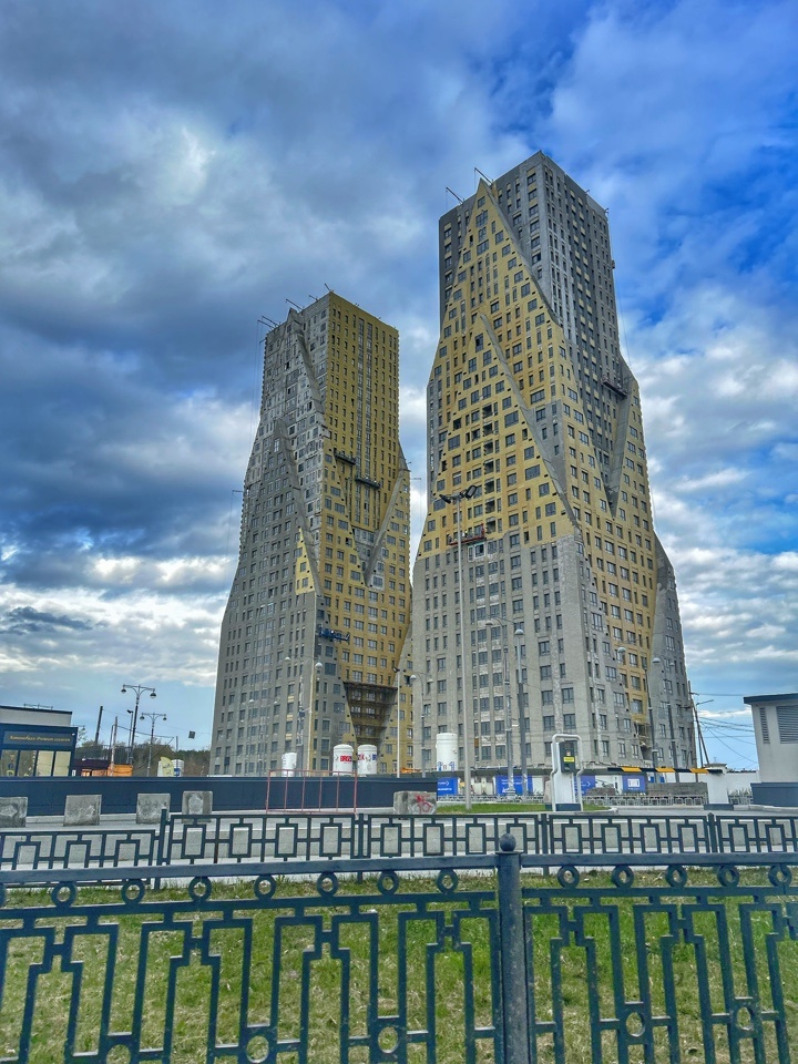 Уникальное предложение!!!
Продается 2-комнатная квартира 64,15 кв. м. в ЖК Даблхаус, который  расположен в самом удачном месте — на перекрёстке Репина и Посадской. Здесь шум главных транспортных артерий не потревожит сон, а близость к центру города зарядит энергией, поблизости Центральный стадион.