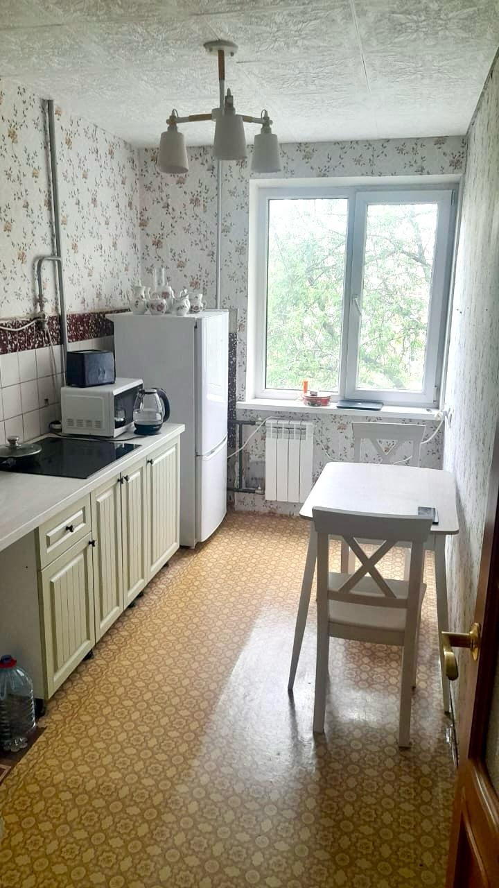 Продаётся 2-комнатная квартира в сердце Верхней Пышмы!
Жить вблизи к  Успенскому проспекту — значит быть в центре событий Верхней Пышмы, наслаждаться развитой инфраструктурой !
Инфраструктура:
Образование: рядом находятся несколько общеобразовательных школ и детский технопарк «Кванториум» — один из 