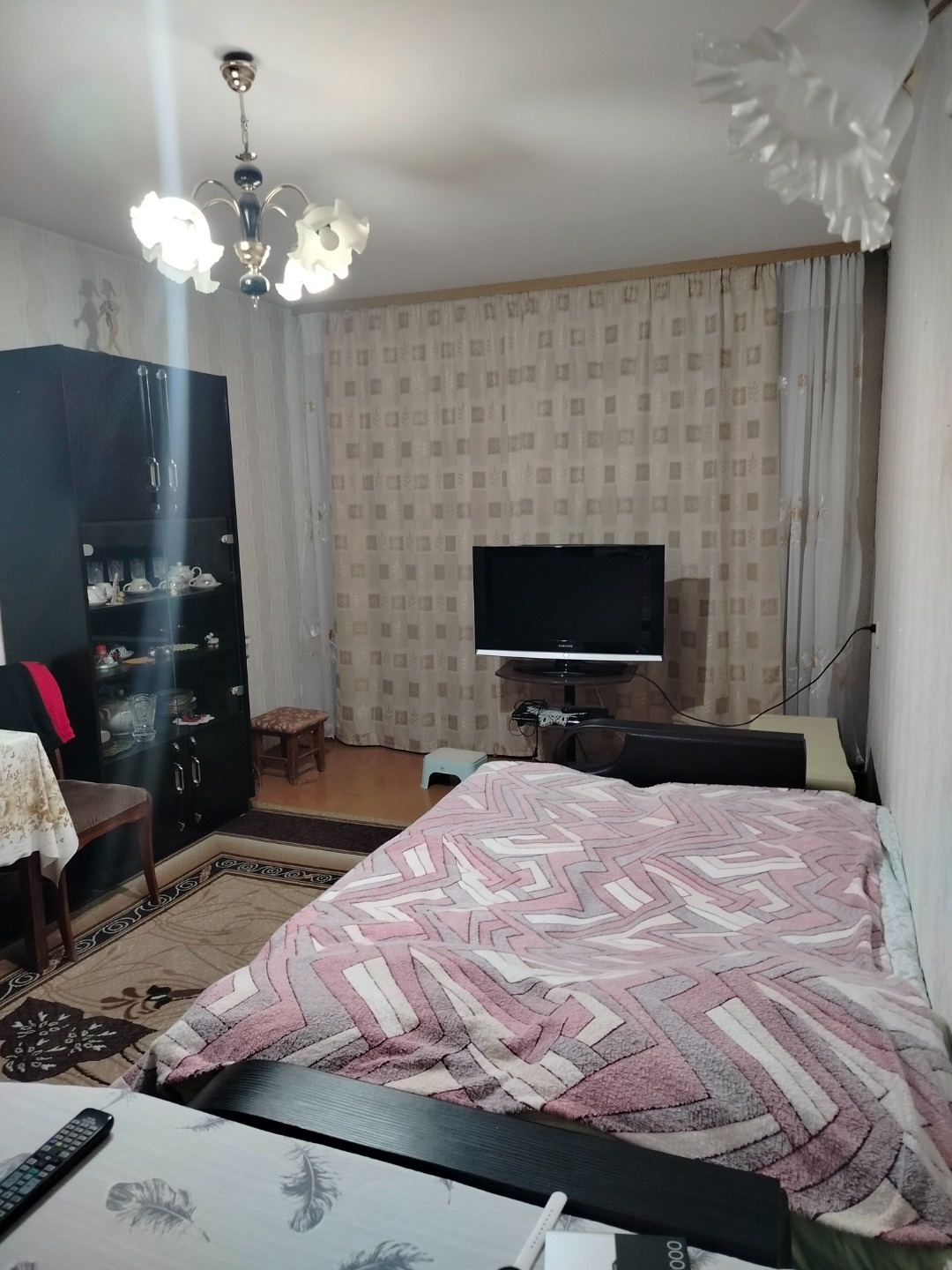 Предлагаю вашему вниманию уютную трехкомнатную квартиру в районе с развитой инфраструктурой. Квартира чистая, но без евро-ремонта, что дает возможность новым владельцам воплотить свои идеи и сделать жилье по своему вкусу. 

Преимущества:
• Развитая инфраструктура: рядом магазины, школы, детские сады