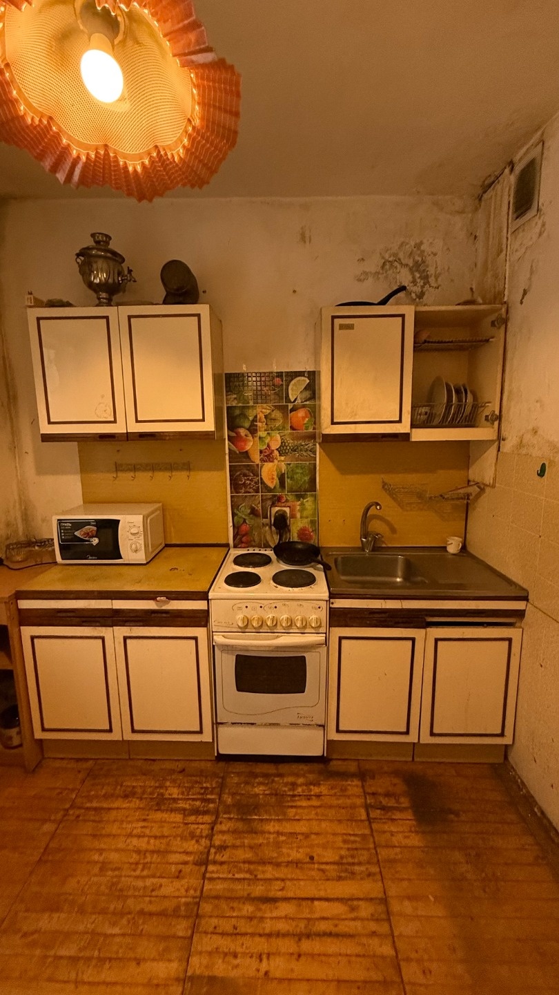 Эту квартиру можно купить в ипотеку по ставке 12,99%.

Квартира с эргономичной планировкой.

Общая площадь 33,9 м2
Комната - 17 м2
Кухня – 8 м2

Кладовая (или гардеробная – на выбор) в прихожей. 

Состояние – как на фото.

Дом в спальном районе с развитой городской и транспортной инфраструктурой.
Ря