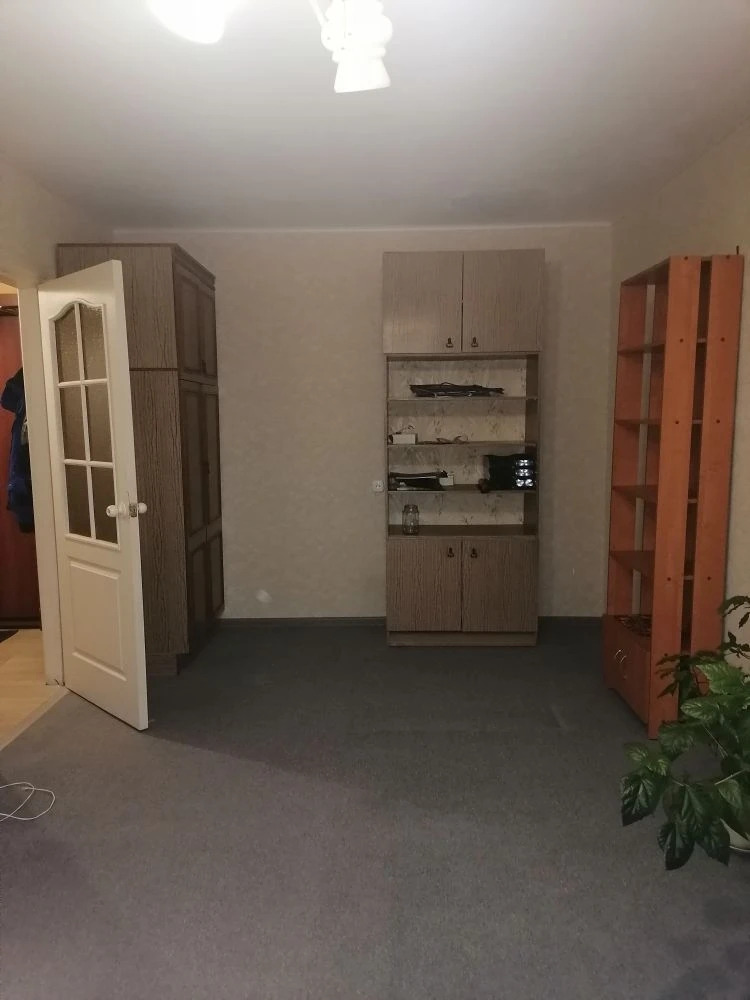 Предлагается в долгосрочную аренду уютная квартира. В квартире есть все необходимое для проживания. Удачная транспортная развязка, вся инфраструктура в шаговой доступности. Приоритет сдачи: граждане РФ. Квартира сдается по договору аренды жилого помещения. При подписании договора оплачивается: 17 00