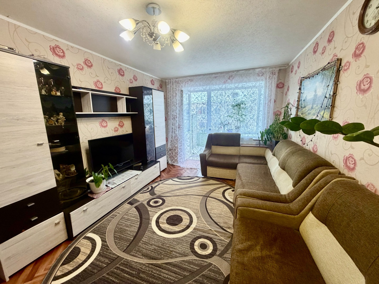 Продаётся уютная 3‑комнатная квартира в Верхней Пышме!

Ключевые преимущества:

Просторная планировка: 3 раздельные комнаты — идеально для семьи с детьми или тех, кто ценит личное пространство.

Грамотная перепланировка: пространство организовано максимально функционально.

Комфортная площадь: доста