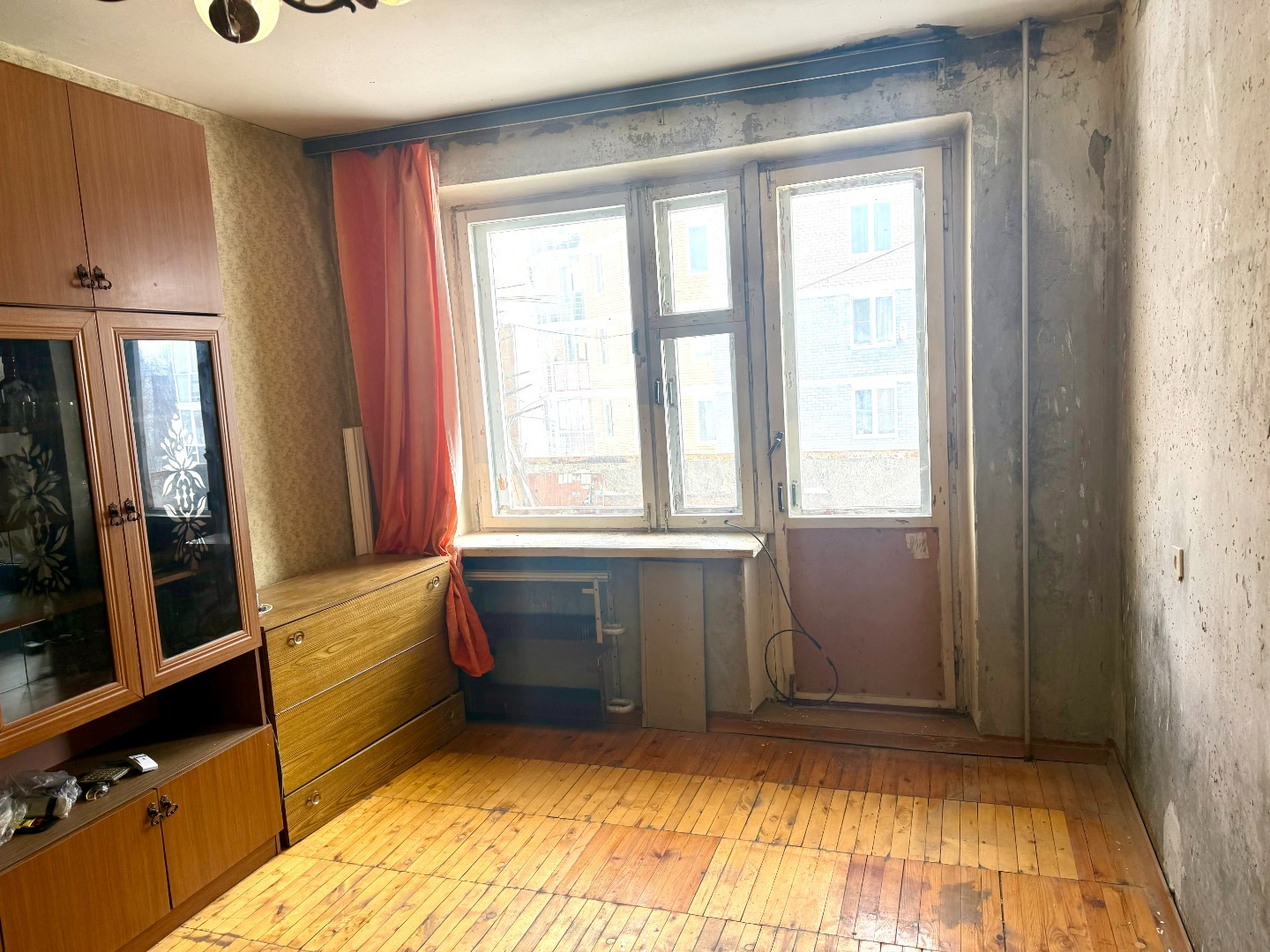 Однокомнатная квартира в «зеленом сердце» Среднеуральска!
Продается уютная 1-комнатная квартира по адресу: ул. Лесная, д. 2. Это идеальный вариант для тех, кто ценит тишину, чистый воздух и хочет создать интерьер своей мечты с нуля.
 Локация — главное преимущество:
Дом расположен в микрорайоне Пихто