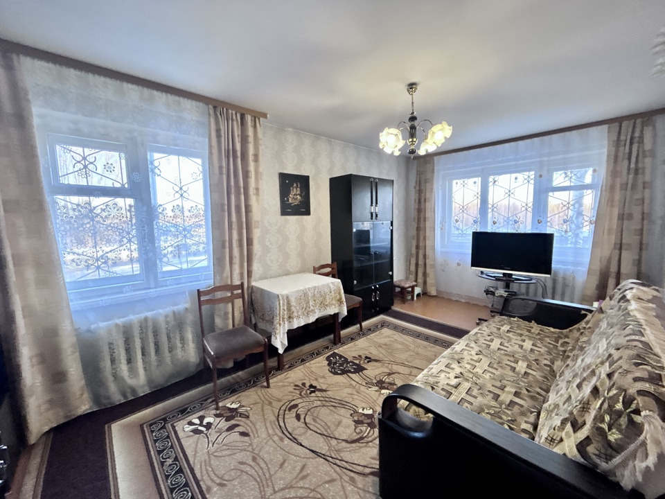 Предлагаю вашему вниманию уютную трехкомнатную квартиру в районе с развитой инфраструктурой. Квартира чистая, но без евро-ремонта, что дает возможность новым владельцам воплотить свои идеи и сделать жилье по своему вкусу. 

Преимущества:
• Развитая инфраструктура: рядом магазины, школы, детские сады