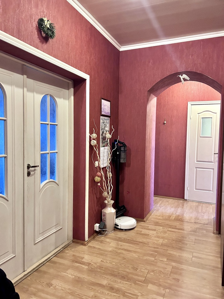 Уютная, теплая квартира!!!

Продаётся 4-х комнатная квартира в центре города с важными капитальными улучшениями. 
Над квартирой залита монолитная плита, что дает дополнительную защиту от возможных протечек сверху,
Полностью заменена проводка на медную,
Установлены алюминиевые радиаторы, в детской ко