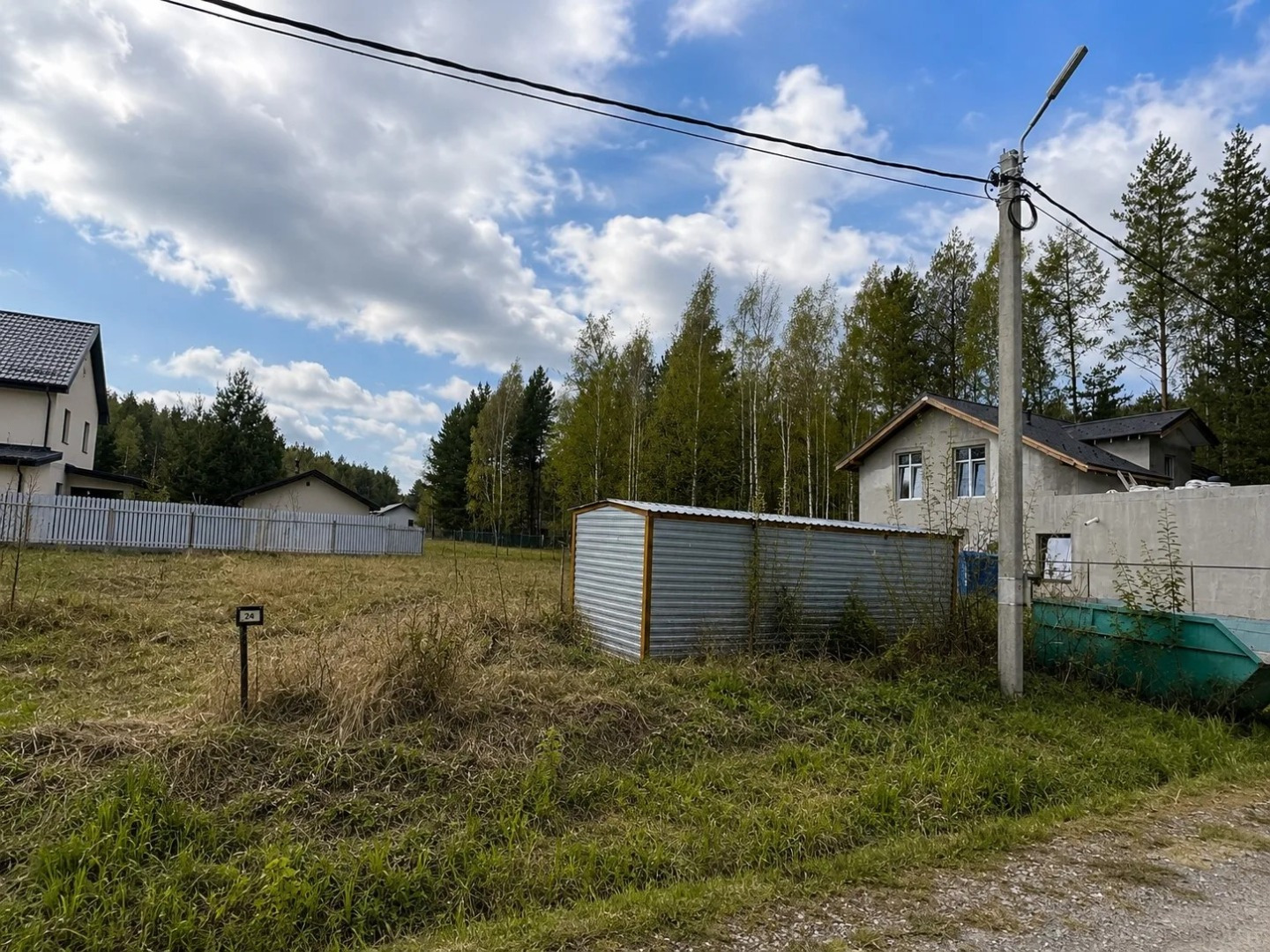 🏡 ЗЕМЕЛЬНЫЙ УЧАСТОК В КОТТЕДЖНОМ ПОСЁЛКЕ «КОТТЕДЖИ МУРЗИНКИ» — СТРОИТЕЛЬСТВО ДОМА ПО СЕМЕЙНОЙ ИПОТЕКЕ

Продаётся земельный участок в активно развивающемся коттеджном посёлке «Коттеджи Мурзинки».

Посёлок уже живой — здесь построены дома, семьи проживают круглогодично, территория продолжает активно з